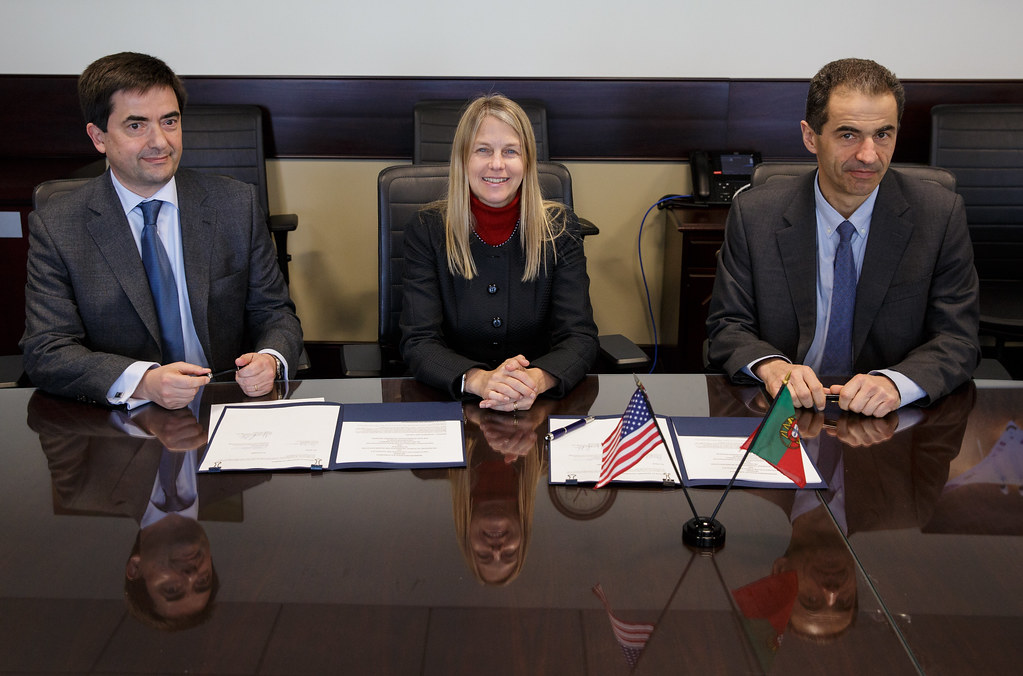 NASA and Portugal Sign Student Internship Agreement (NHQ201603280004)